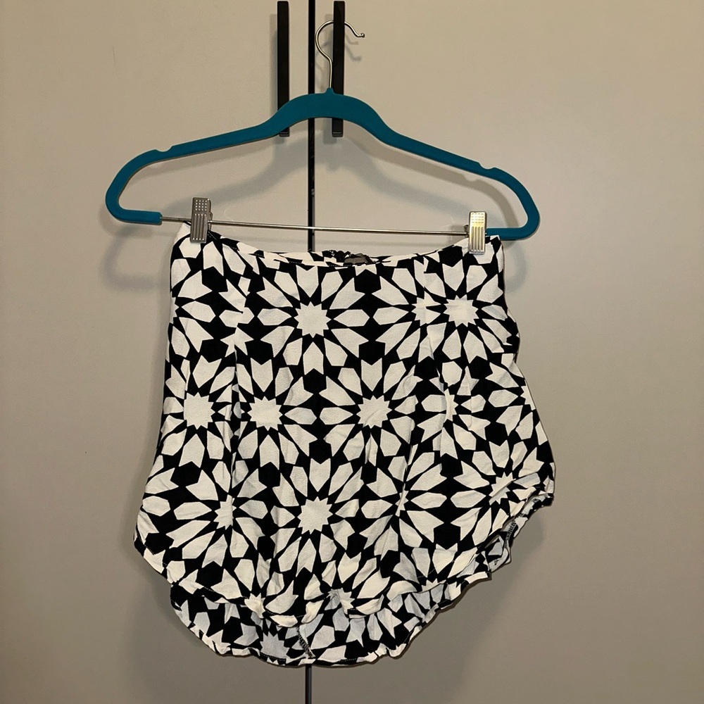 Reformation Naomi Black and White Skirt Size 4 - Picture 3 of 6